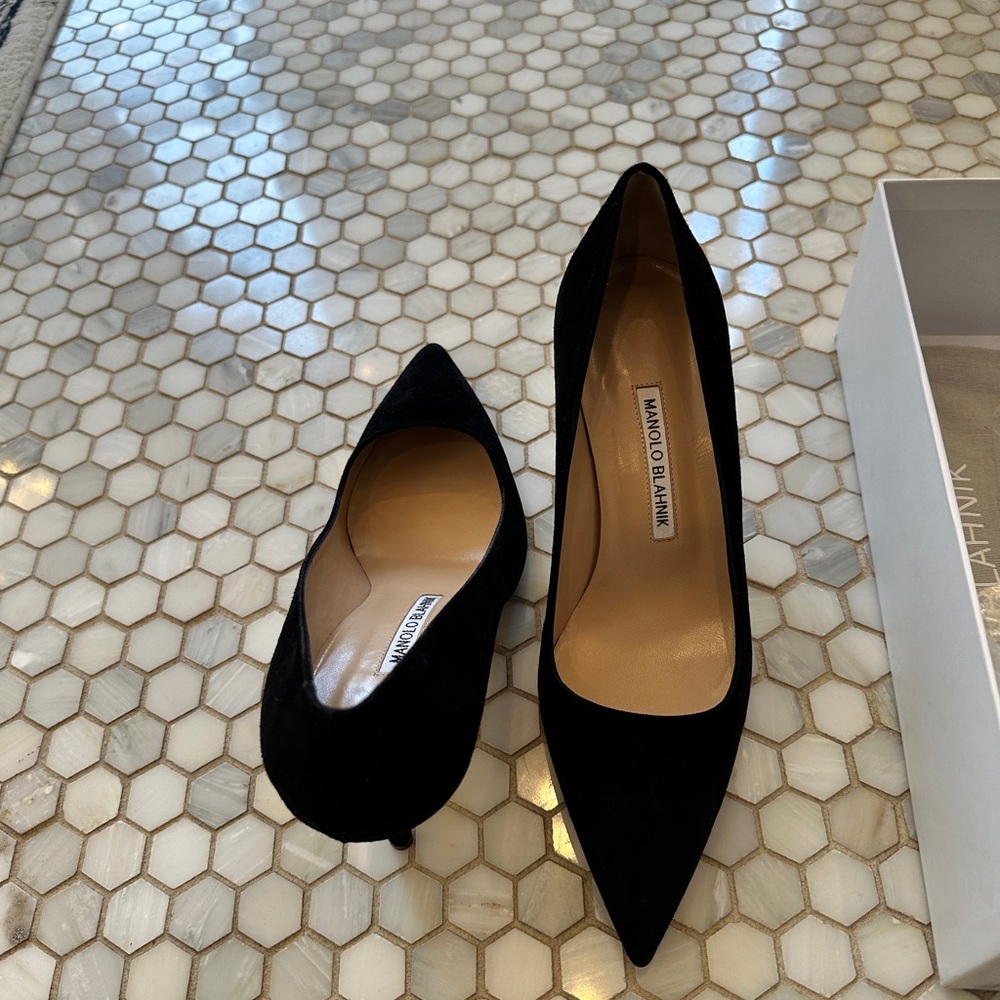New in box! Manolo BB70 black suede